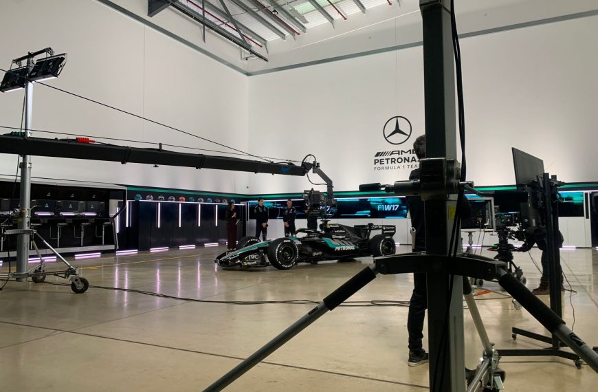 Mercedes-870x570 Home